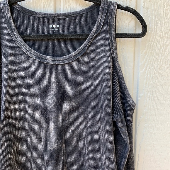 Three Dots thermal high low cold shoulder top - Picture 4 of 11